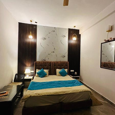 Shivjot Hotel Kharar Экстерьер фото