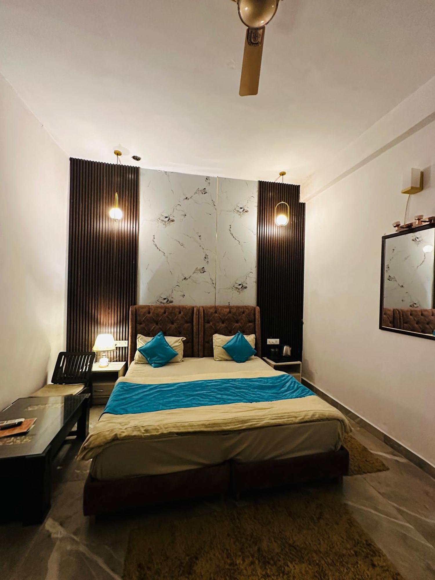 Shivjot Hotel Kharar Экстерьер фото