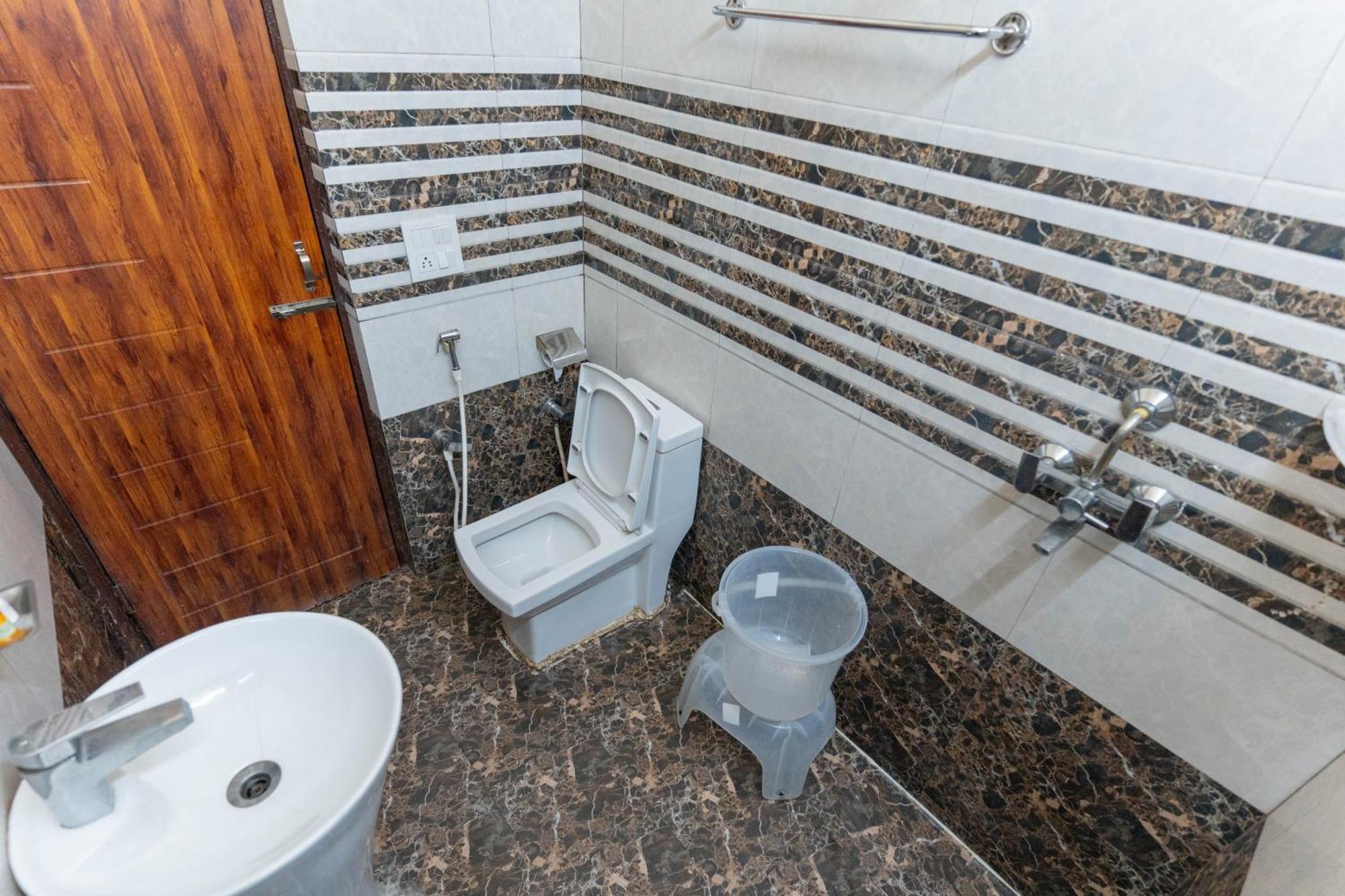 Shivjot Hotel Kharar Экстерьер фото
