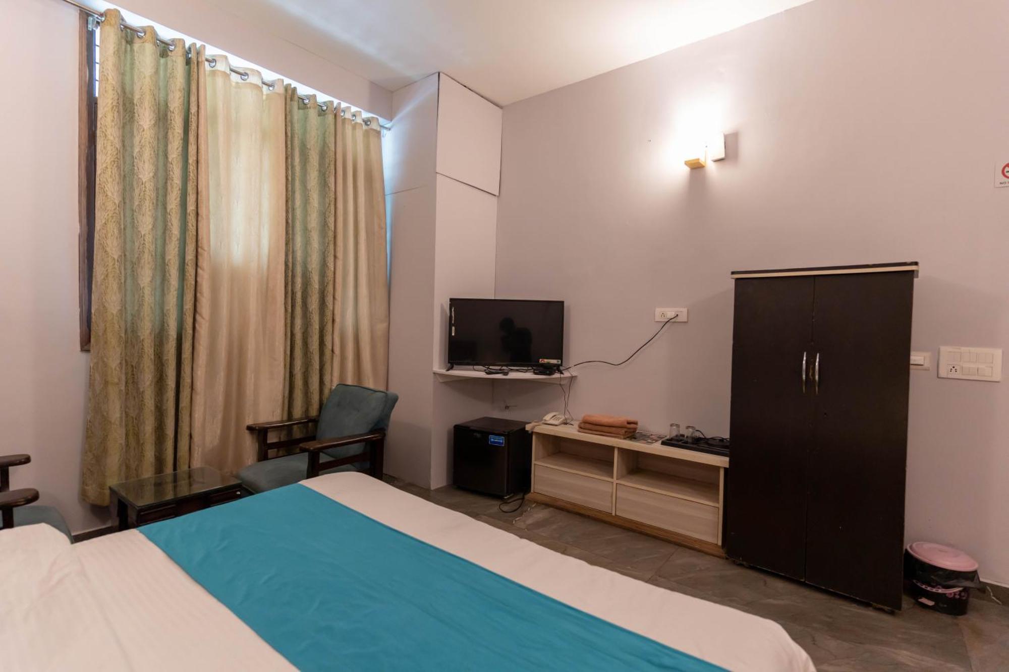 Shivjot Hotel Kharar Экстерьер фото